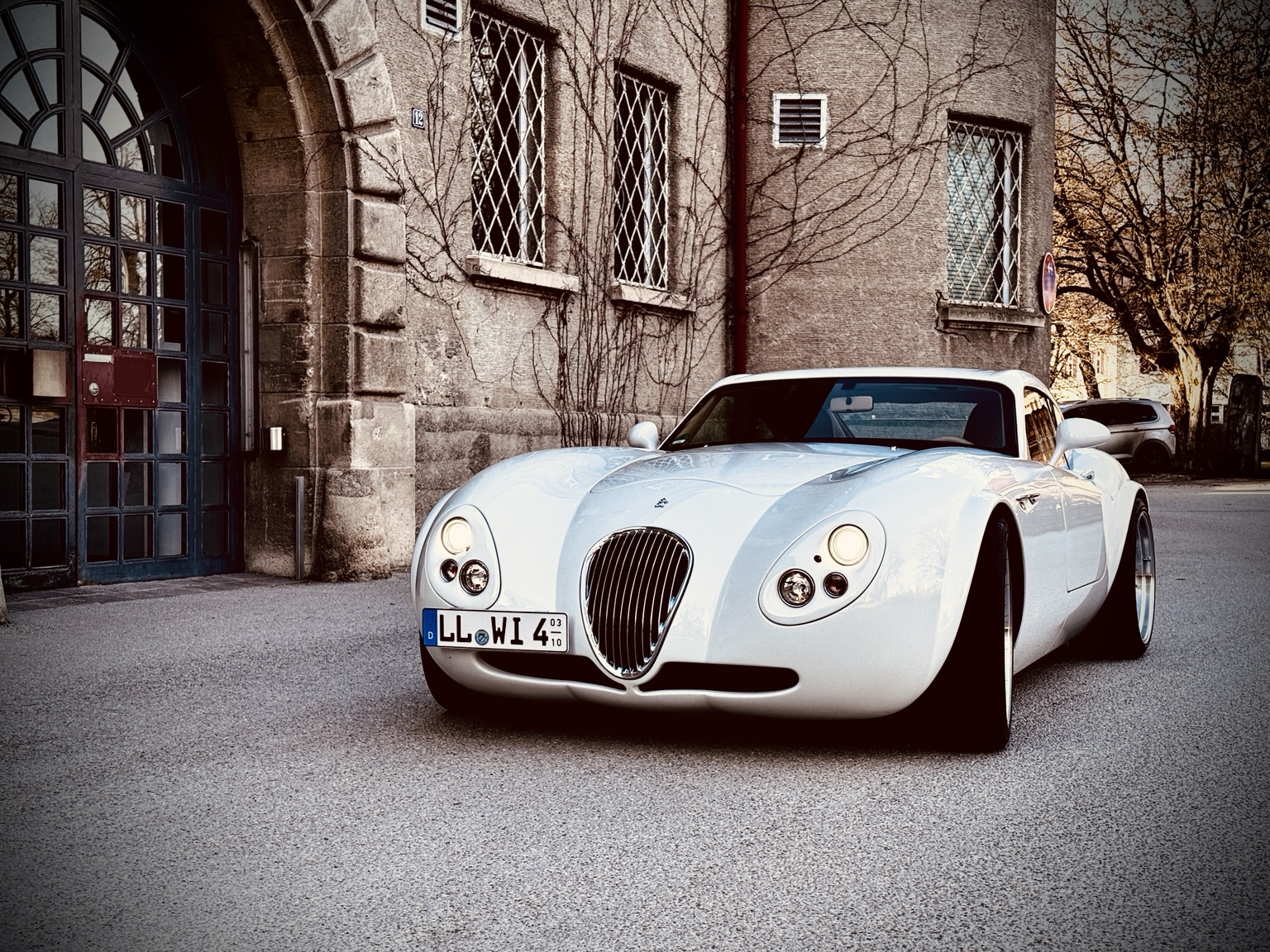 Wiesmann GT MF4 in Weiß von hinten