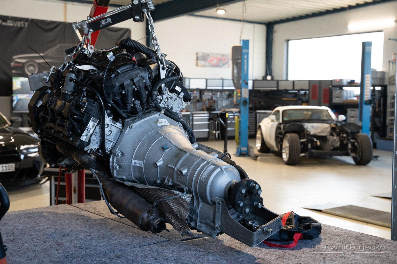 Ausgebauter BMW V8 mit Automatikgetriebe des Wiesmann MF4 GT No.180 in der Werkstatt
